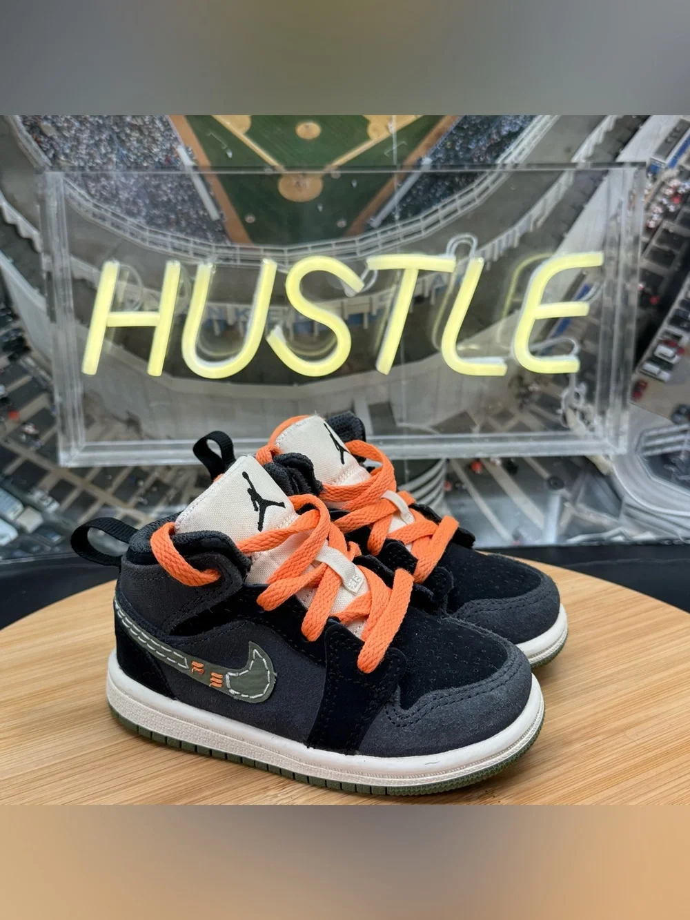 Air Jordan 1 Mid SE ‘Craft Anthracite Light Olive’ Toddler Sneakers Size 6C
